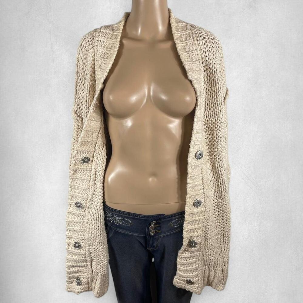 Chunky cable knit sweater with